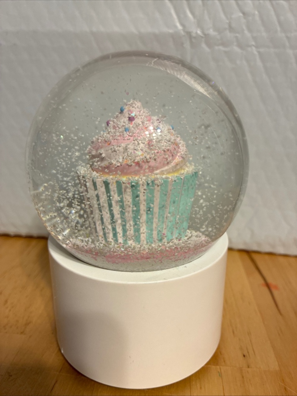 Cupcake Snowglobe with Musicbox